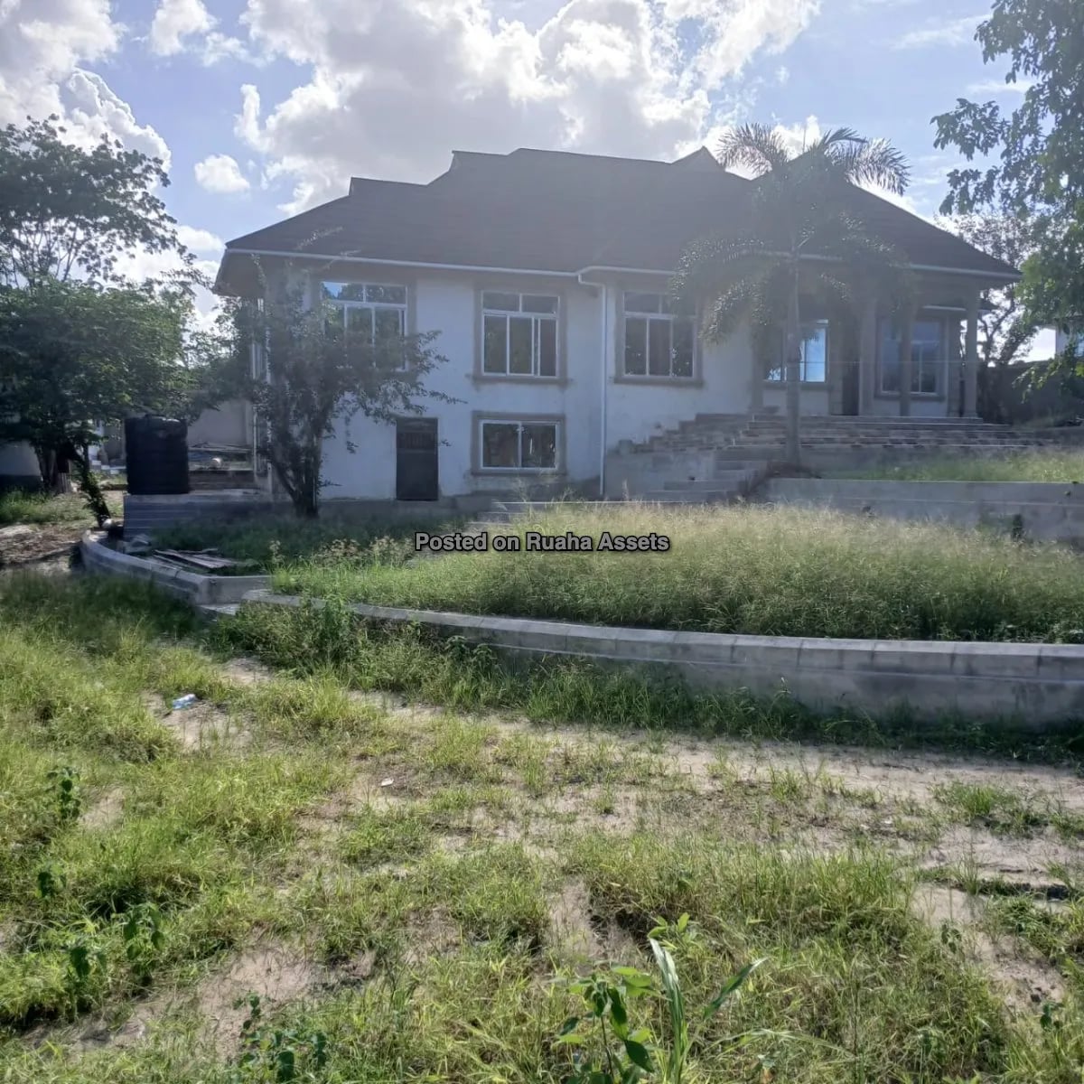 A Grand 5-Bedroom Residence on Expansive Grounds for Sale - Kinyerezi, Dar Es Salaam image 7