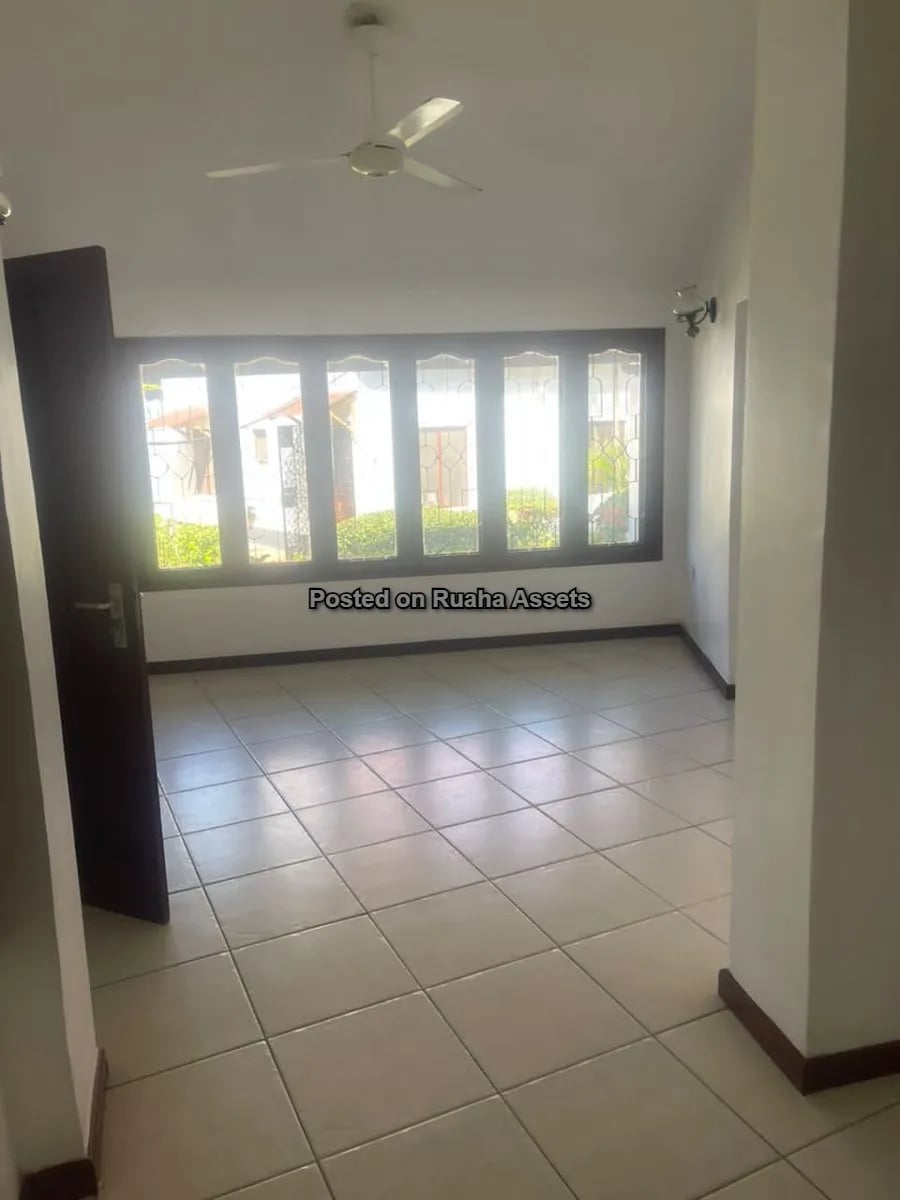 Single-Storey Stand Alone House for Rent image 6