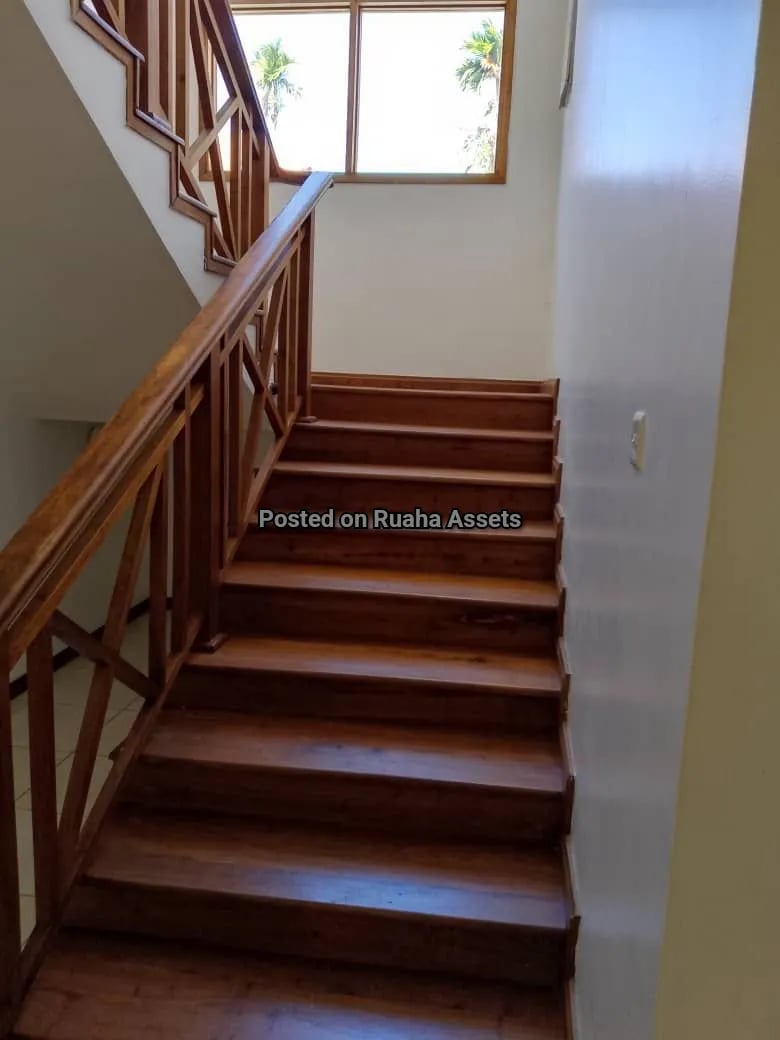 Unfurnished House for Lease at Oysterbay image 3