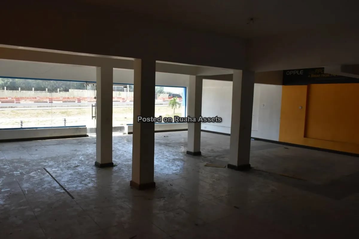 Showroom and Warehouse Space for rent at Victoria image 3